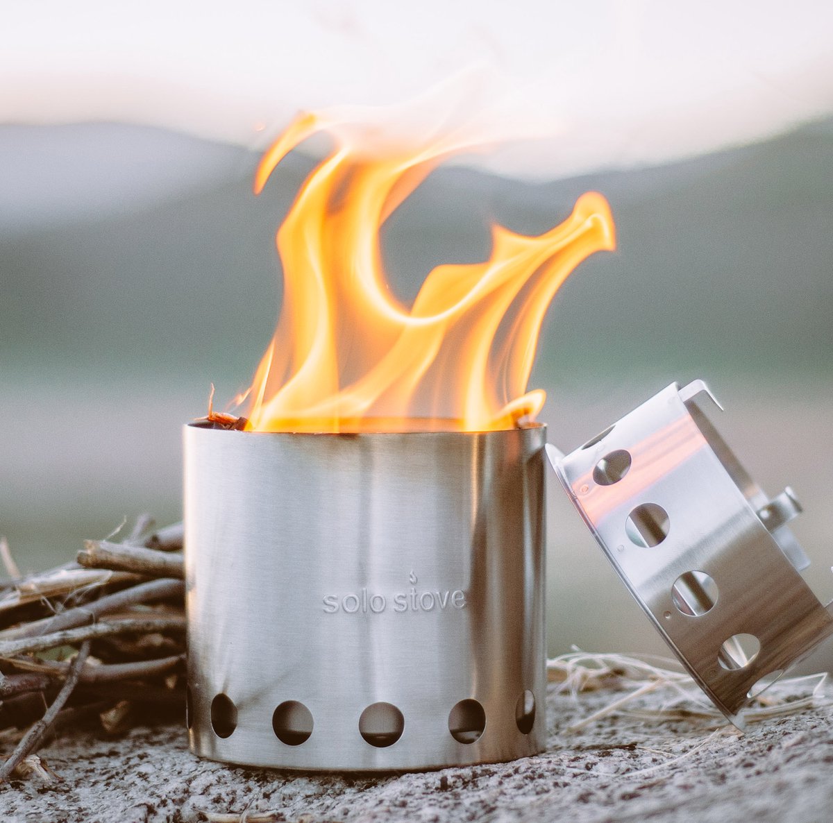Solo Stove Lite Draagbare Kooktoestel. Geen Vloeibare Brandstof Nodig. Krachtige Efficiënte Houtverbranding En Weinig Rook. Voor 1-2 Personen, 304 Roestvrijstaal, Compact ⌀ 10,8 Cm, Hoogte 14,5 Cm, 255g.
