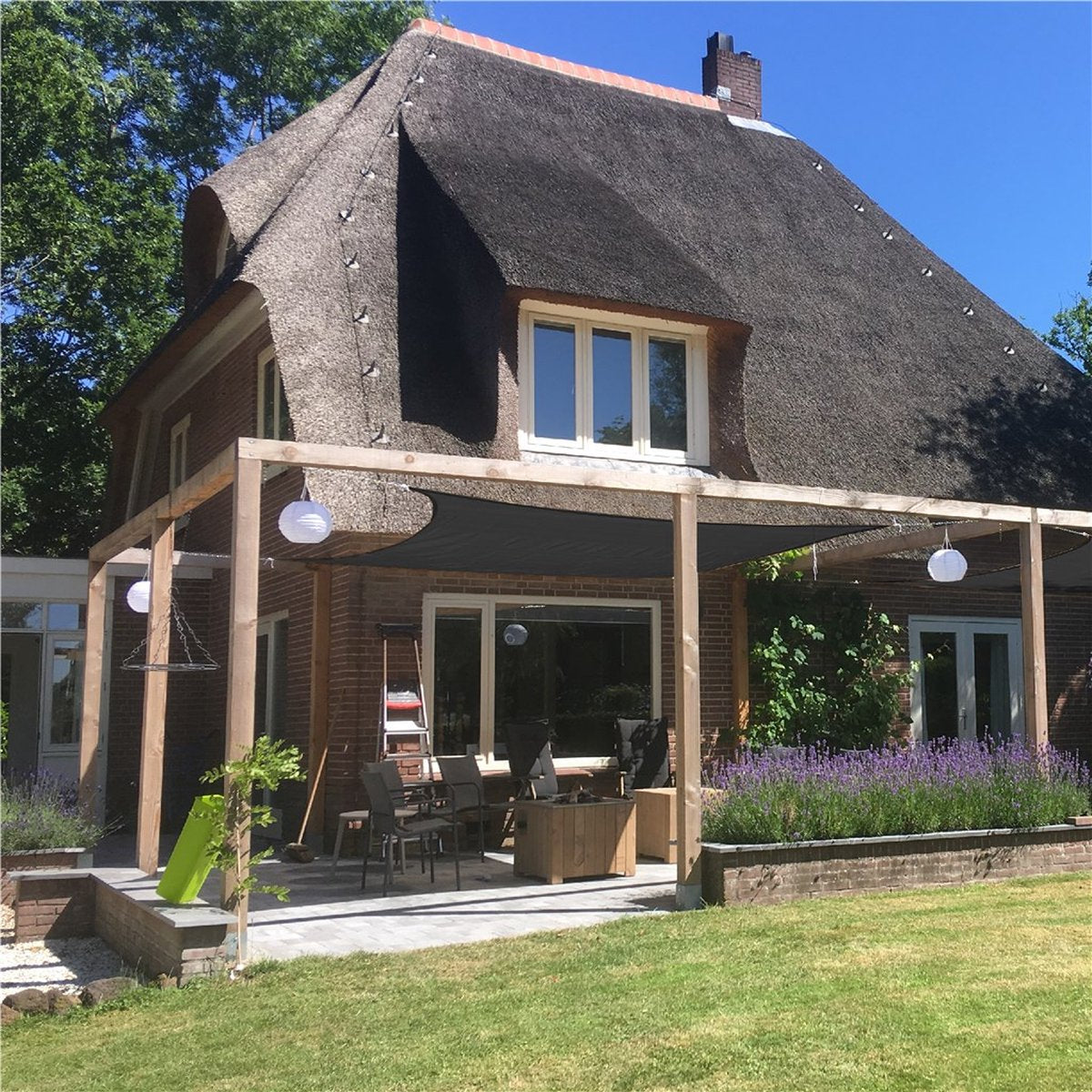  Livin' Outdoor Schaduwdoek Iseo HDPE - Driehoek - 3 X 2.5 X 2.5 Meter - Antraciet
