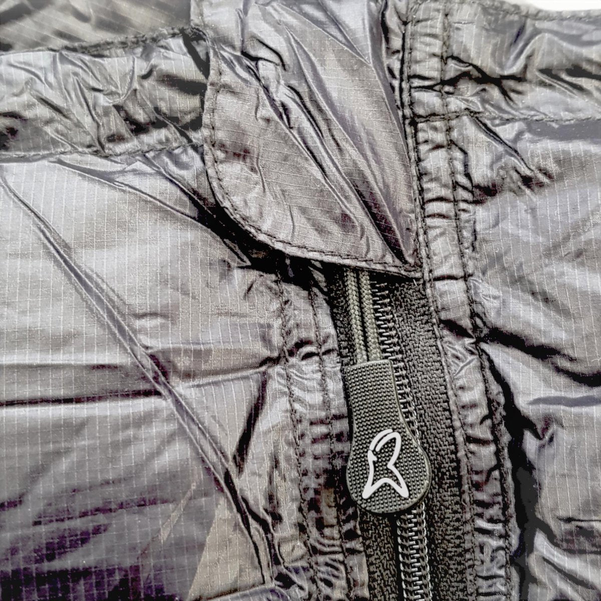  LOWLAND OUTDOOR® Ultra Compact Blanket - Donzen Slaapzak - Gewicht 495g - 210x80 Cm - Comfort Temperatuur +8°C