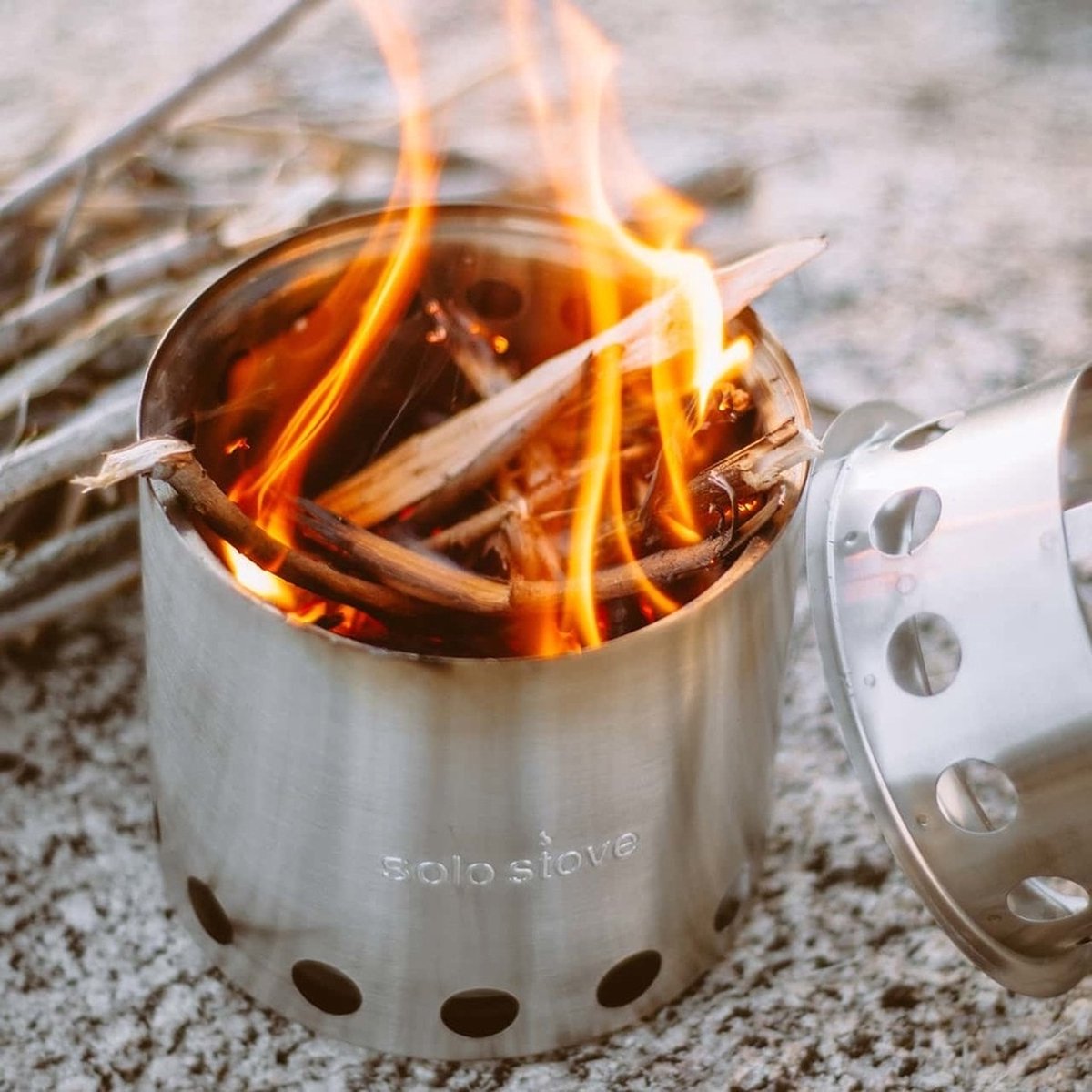  Solo Stove Lite Draagbare Kooktoestel. Geen Vloeibare Brandstof Nodig. Krachtige Efficiënte Houtverbranding En Weinig Rook. Voor 1-2 Personen, 304 Roestvrijstaal, Compact ⌀ 10,8 Cm, Hoogte 14,5 Cm, 255g.