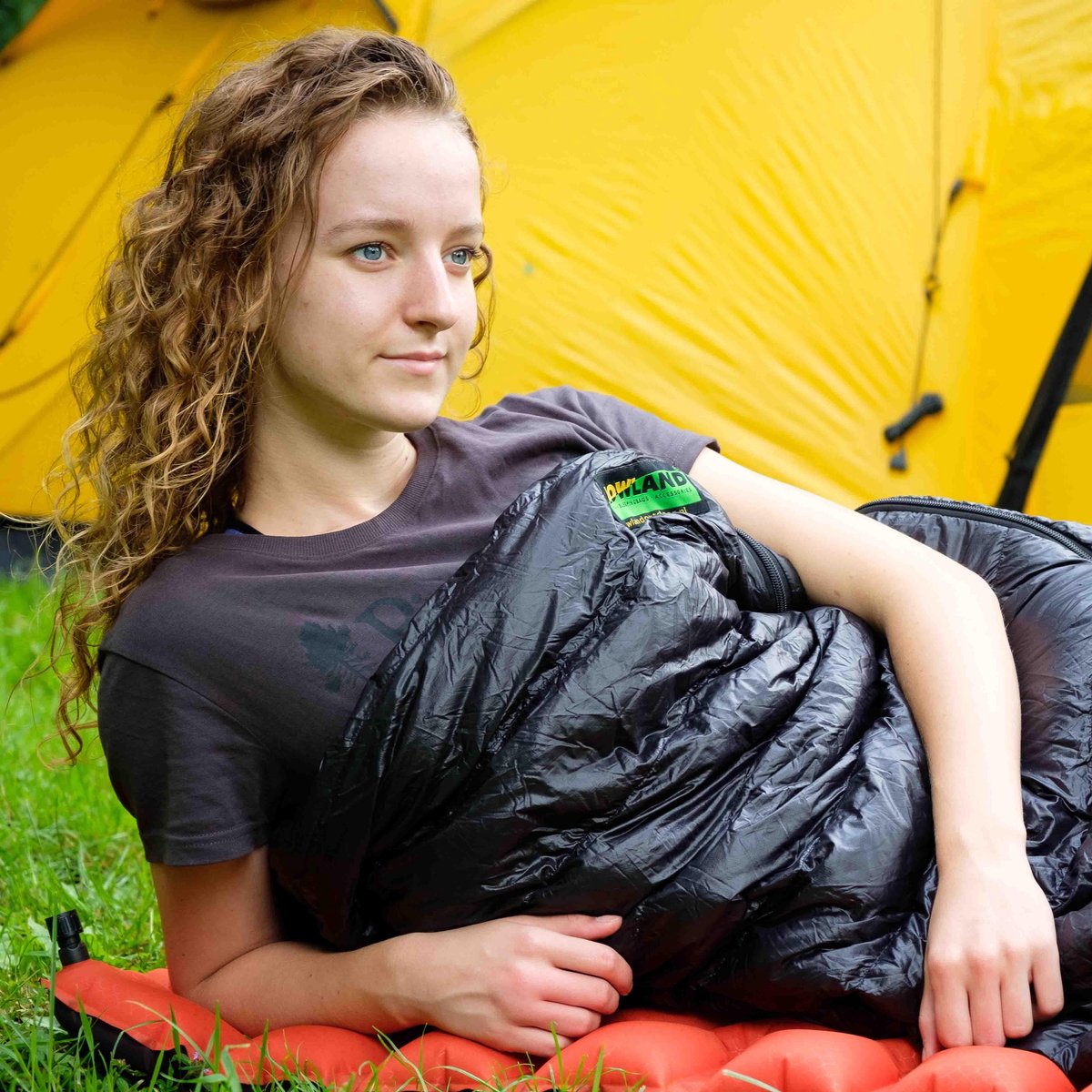  LOWLAND OUTDOOR® Ultra Compact Blanket - Donzen Slaapzak - Gewicht 495g - 210x80 Cm - Comfort Temperatuur +8°C