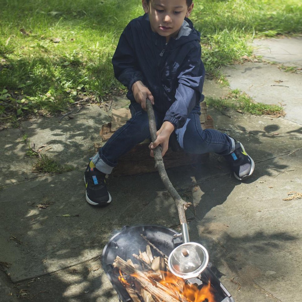  Kikkerland Huckleberry Popcorn Maker - Maak Je Eigen Popcorn - Popcornpan - Kampvuur - Buitenspeelgoed - Buitenspelen - Kamperen