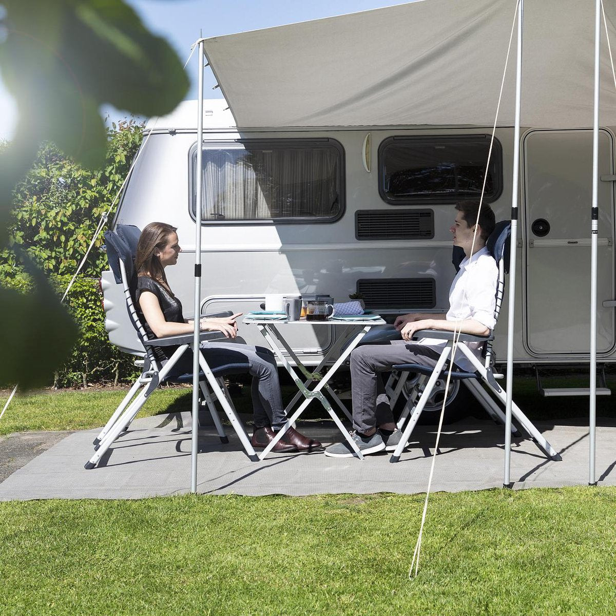  Campart Campingstoel CH-0592 - Opvouwbaar Met Hoofdsteun - 7 Verstelbare Standen - Lichtgewicht - Blauw