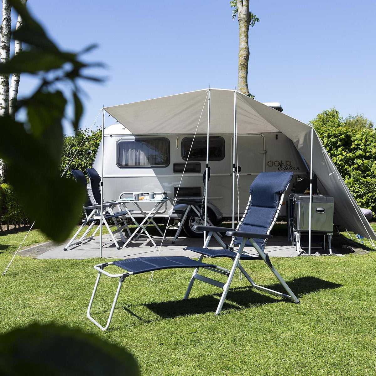  Campart Campingstoel CH-0592 - Opvouwbaar Met Hoofdsteun - 7 Verstelbare Standen - Lichtgewicht - Blauw