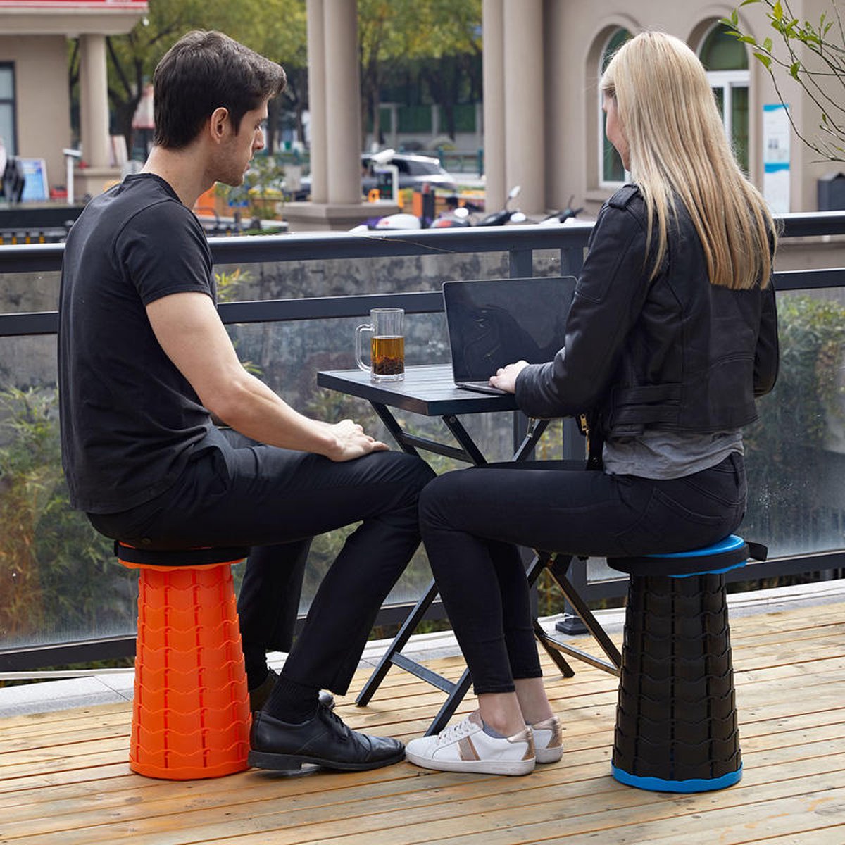  Kampeerkruk - Uitschuifbare Kruk - Rood/Zwart- Tot 120 Kg - Travel Stool - Opvouwbare Campingkruk - Inklapbaar Krukje - Telescopische Kruk - Camping - Outdoor