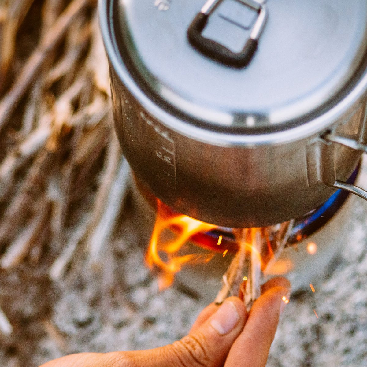  Solo Stove Lite Draagbare Kooktoestel. Geen Vloeibare Brandstof Nodig. Krachtige Efficiënte Houtverbranding En Weinig Rook. Voor 1-2 Personen, 304 Roestvrijstaal, Compact ⌀ 10,8 Cm, Hoogte 14,5 Cm, 255g.
