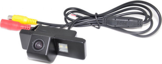 Achteruitrijcamera Op Plek Van Kentekenverlichting (zonder Display) / 658x462 Pixels / Kleur