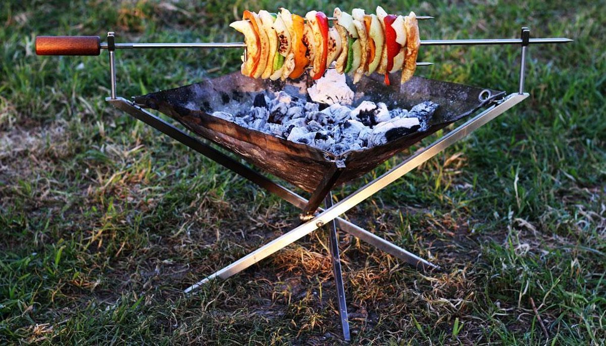  Firekorf + Grill + Spit : Opvouwbare Vuurkorf / Vuurschaal Met Rooster En Spit - Draagbare BBQ - Opbergtas - Kampeer Grill - Kookset