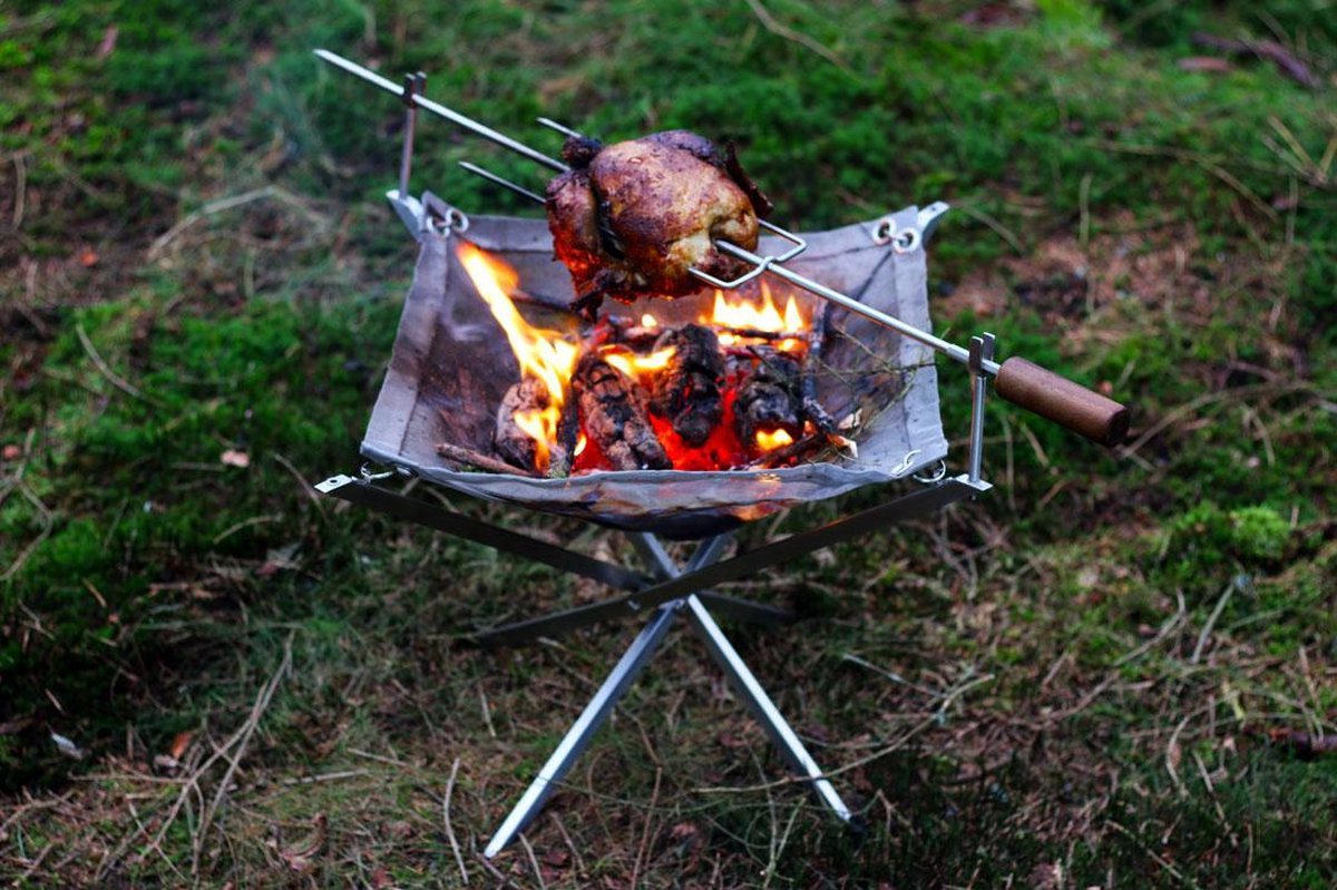  Firekorf + Grill + Spit : Opvouwbare Vuurkorf / Vuurschaal Met Rooster En Spit - Draagbare BBQ - Opbergtas - Kampeer Grill - Kookset