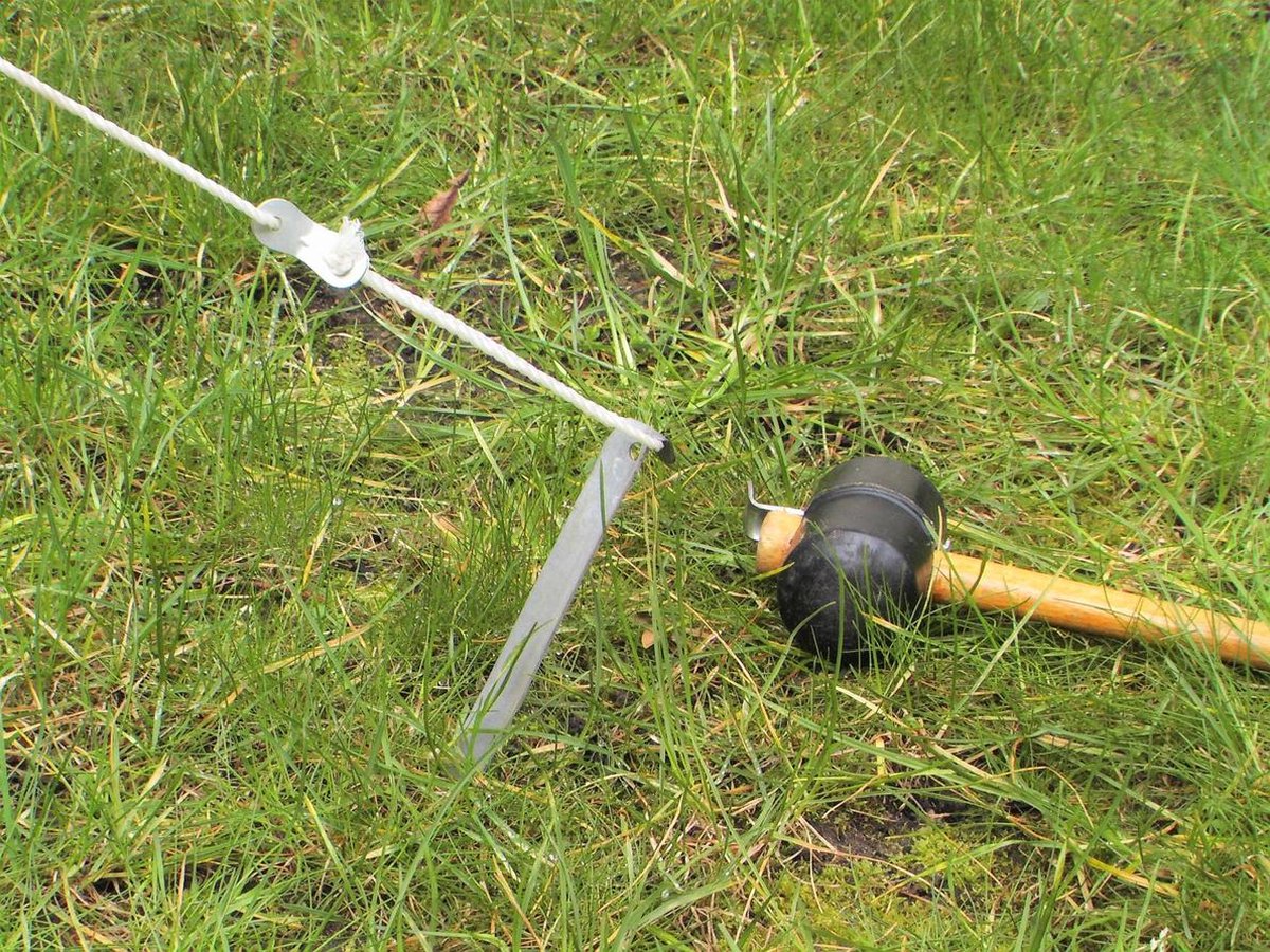  Klassieke Stalen V-vormige Tentharingen Set - 16 Stuks - 18 Cm | Lange Hoekharingen Van Staal Voor Opzetten Tent | Halfronde Haringen | Camping | Kamperen